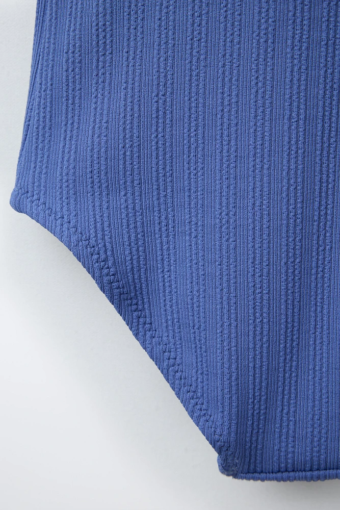 2-6 ANS/ MAILLOT DE BAIN TEXTURÉ À VOLANTS