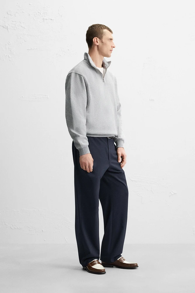 BASIC QUARTER ZIP SWEATSHIRT