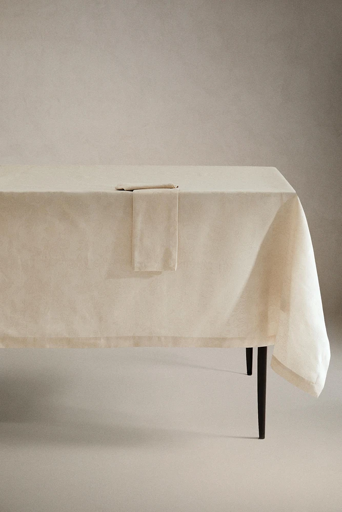 FLORAL JACQUARD TABLECLOTH