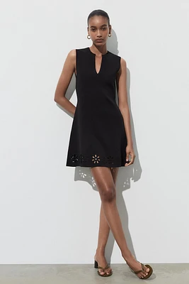 ROBE EN MAILLE BRODERIES AJOURÉES