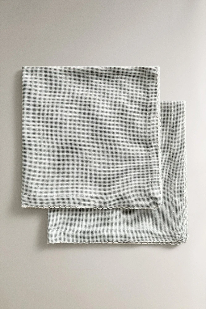SCALLOPED NAPKINS (PACK OF 2)