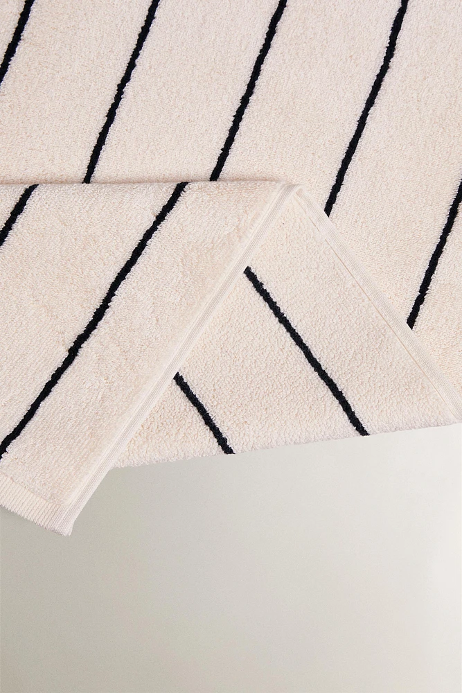 THIN STRIPED BATH MAT