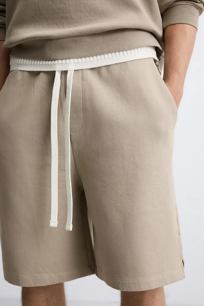 BERMUDA DE JOGGING REGULAR FIT
