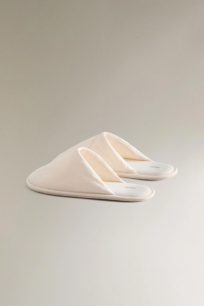 CHAUSSONS ASYMÉTRIQUES TISSU TECHNIQUE