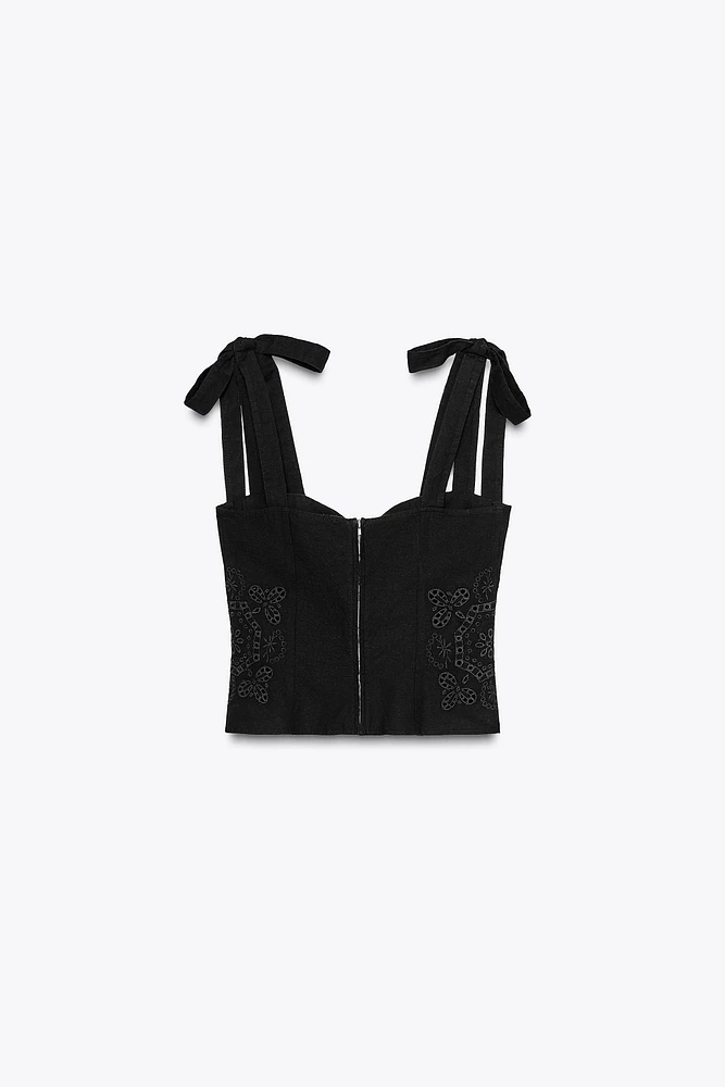 TOP BRODÉ À LACETS