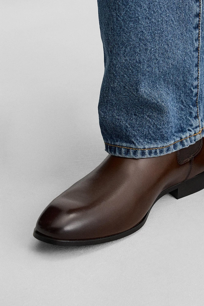 POINTED TOE CHELSEA BOOTS