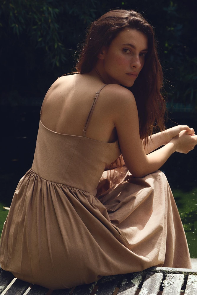 ROBE MI-LONGUE À BRETELLES