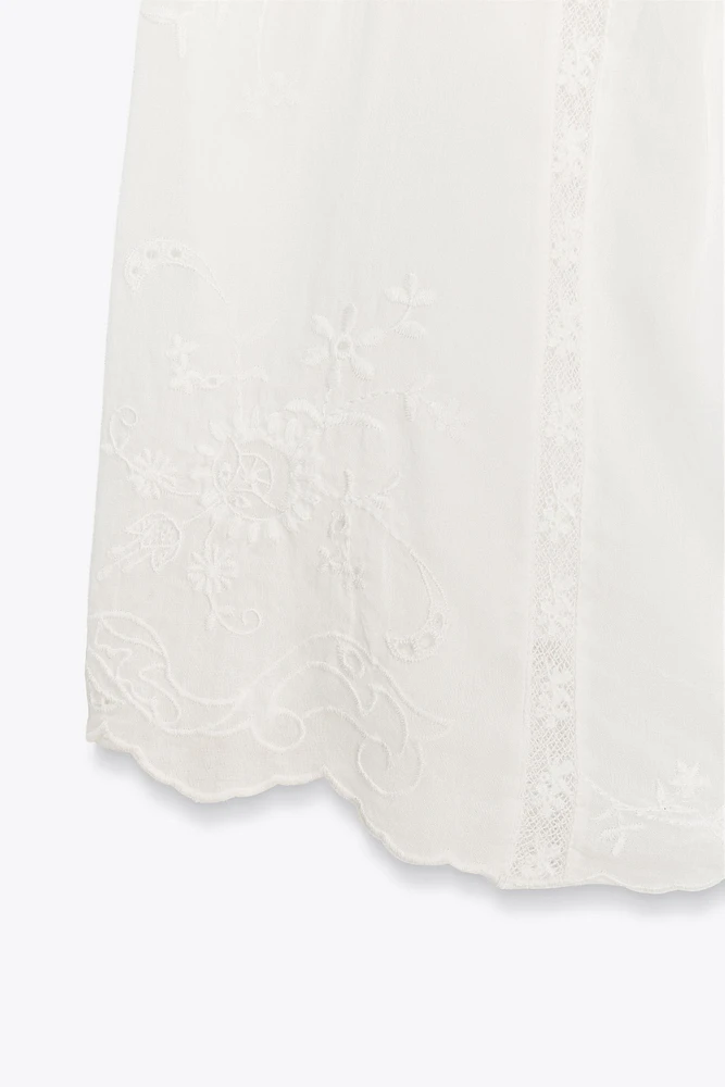 TOP BRODÉ FLEURS
