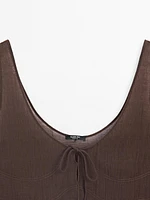 Lightweight top with ties