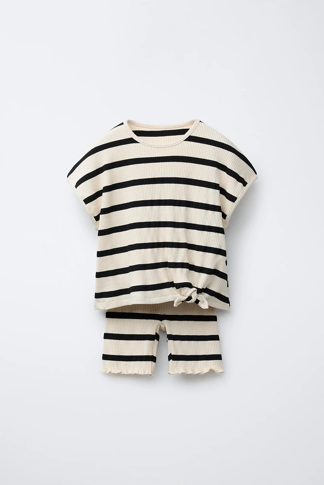 KNOT T-SHIRT AND STRIPED CYCLING LEGGINGS SET