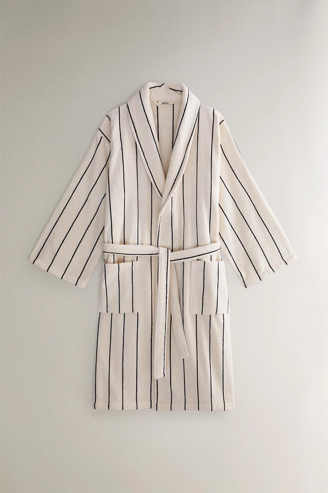 TERRYCLOTH BATHROBE FINE STRIPE DESIGN