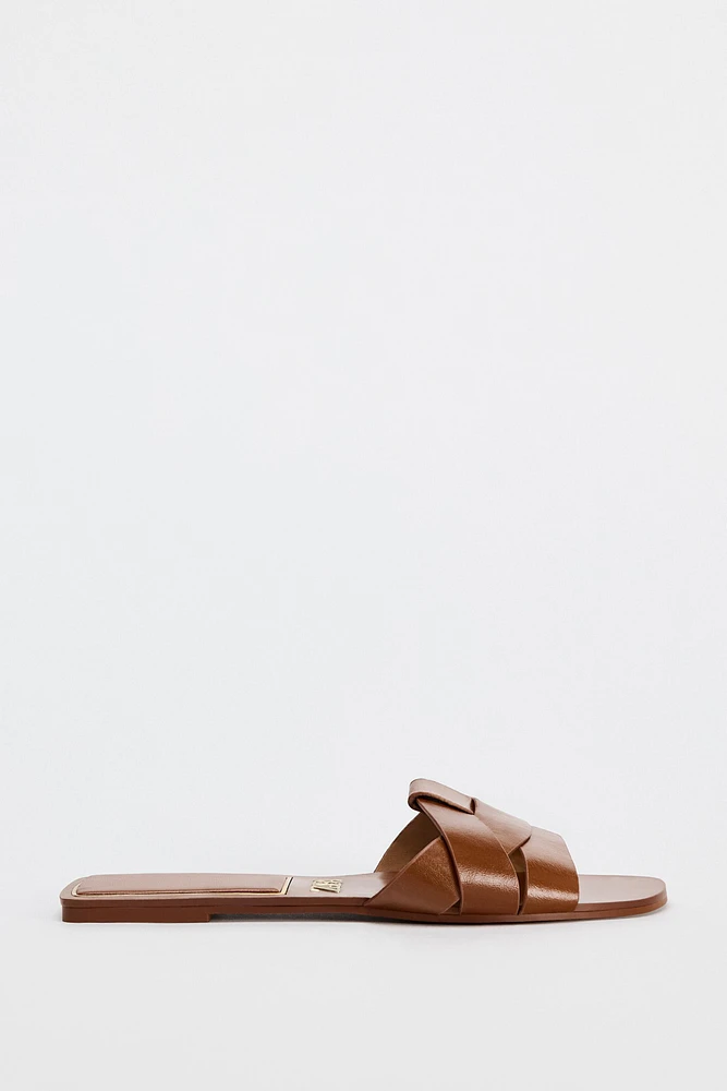 FLAT CROSSED LEATHER SANDALS