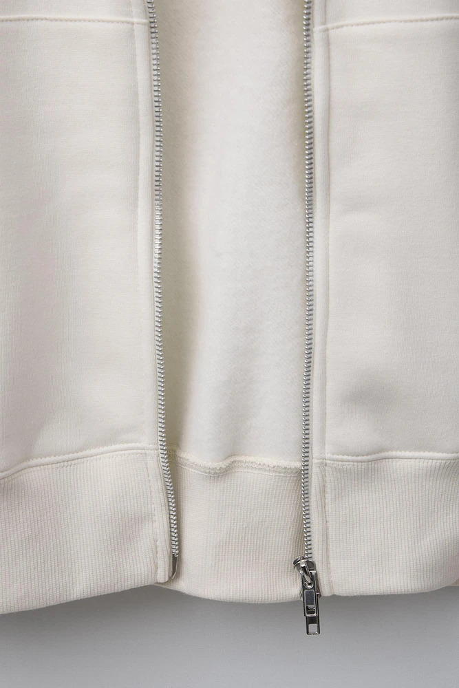 HOODED SWEATSHIRT WITH ZIP