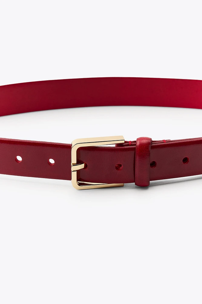 CEINTURE EN CUIR À BOUCLE CARRÉE