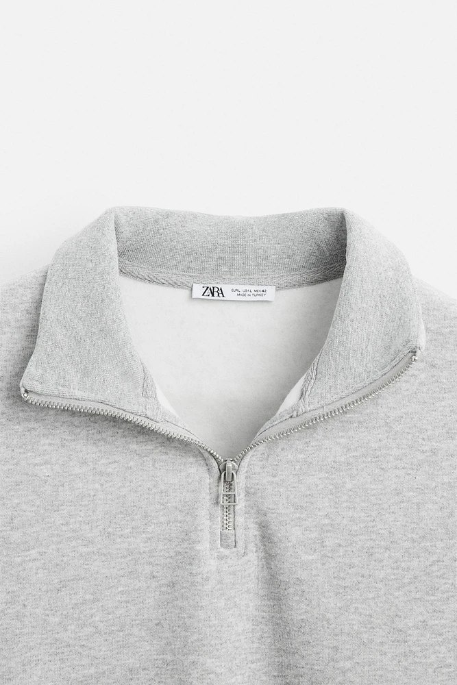 BASIC QUARTER ZIP SWEATSHIRT