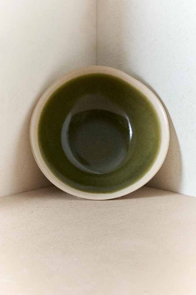 GREEN AND BEIGE STONEWARE APPETIZER BOWL