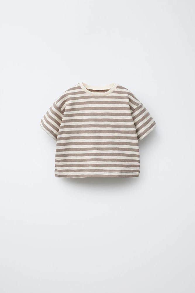 T-SHIRT RUSTIQUE À RAYURES TISSÉES