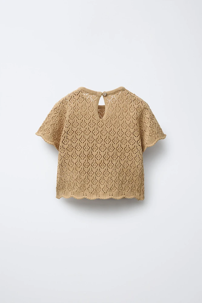 TOP EN MAILLE POINTELLE