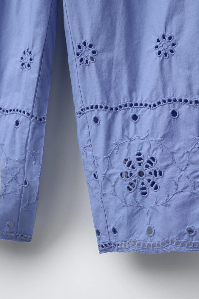 PANTALON DROIT À BRODERIES