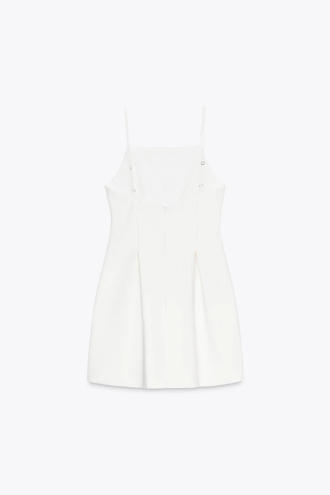 ROBE COURTE À BRETELLES