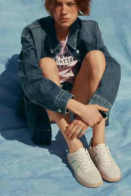 CONTRAST SNEAKERS