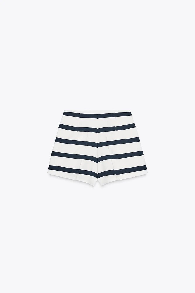 SHORT À RAYURES AVEC PINCES