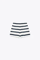 SHORT À RAYURES AVEC PINCES