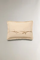 CHILDREN'S THROW PILLOW COVER WITH SCALLOPED EDGE