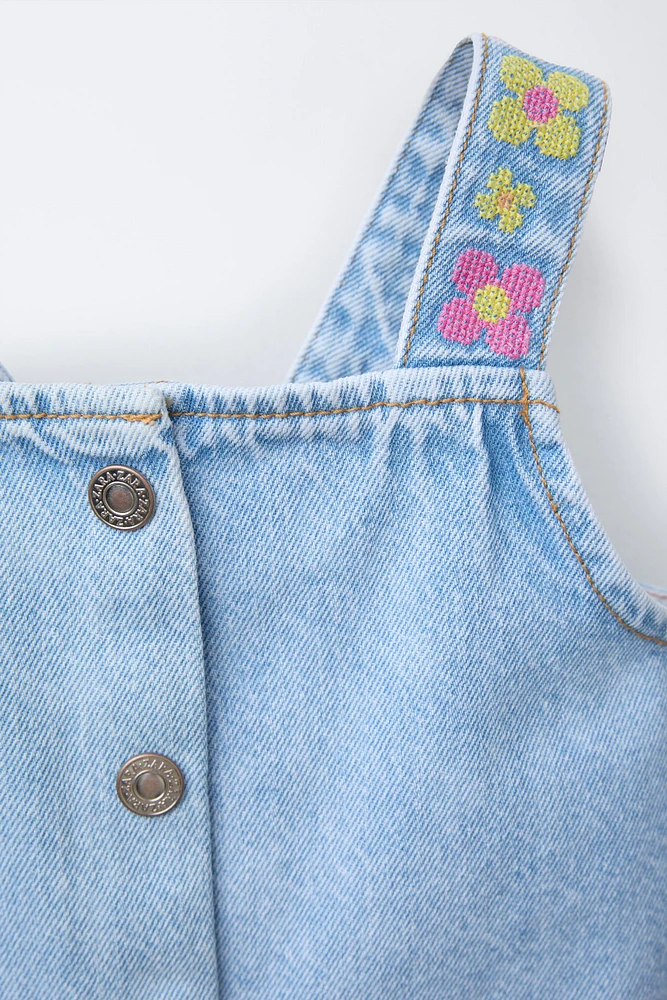 TOP EN DENIM FLEURS BRODÉES