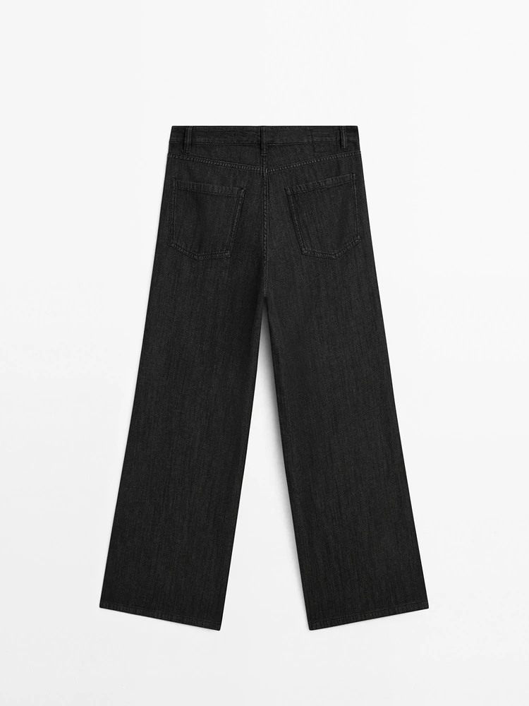 Loose mid-rise wide-leg jeans