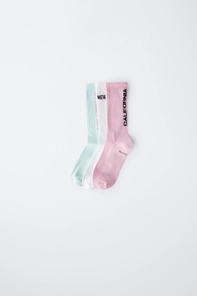 THREE-PACK OF TEXT PRINT LONG SOCKS