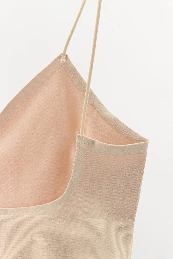 SEAMLESS TRIANGLE BRALETTE