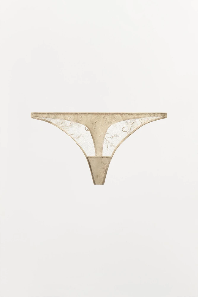 CULOTTE EN DENTELLE BRODÉE