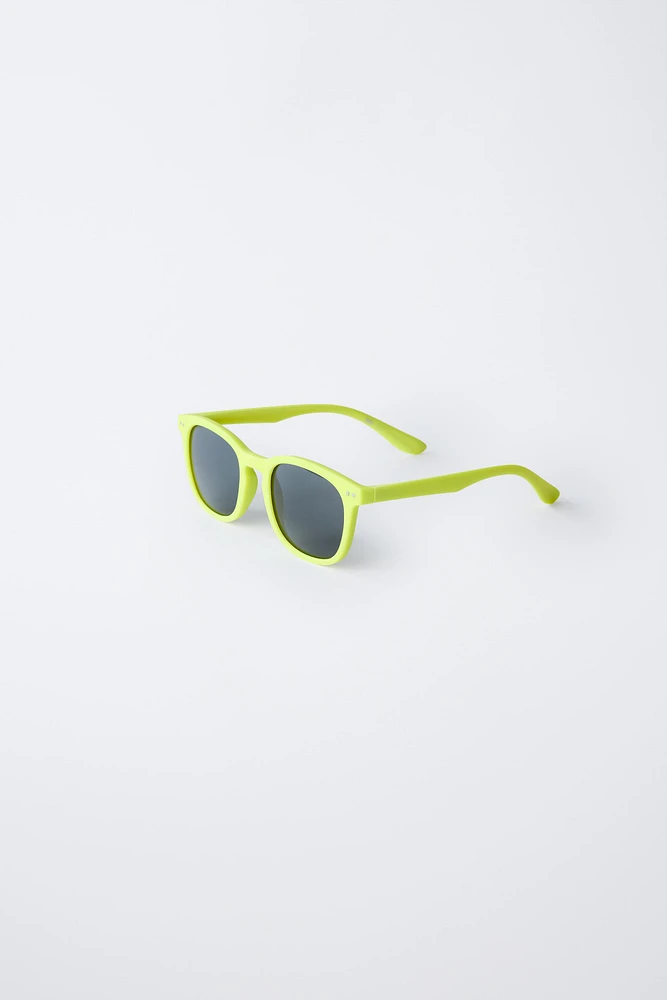 MOLDABLE SUNGLASSES