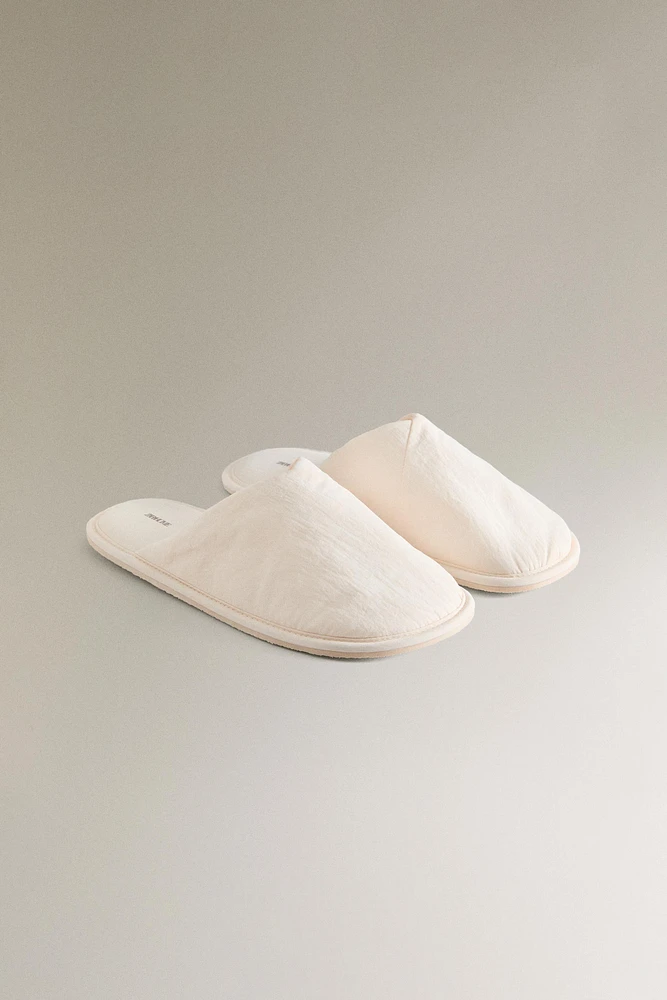 CHAUSSONS ASYMÉTRIQUES TISSU TECHNIQUE