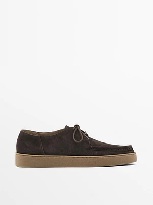 Chaussures en croûte de cuir avec ganse