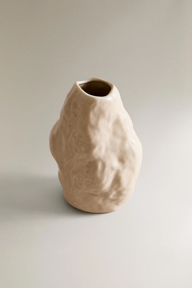 VASE EN CÉRAMIQUE IRRÉGULIÈRE