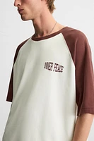 T-SHIRT COLOR BLOCK INSCRIPTIONS