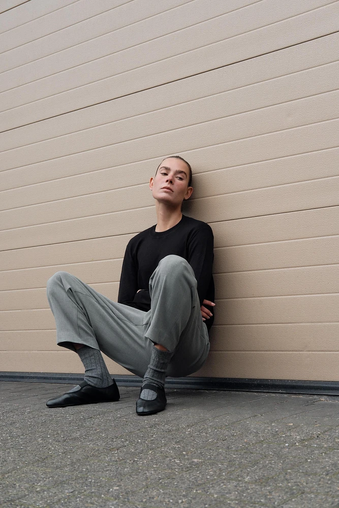 LEATHER BALLET FLATS WITH ELASTIC STRAP