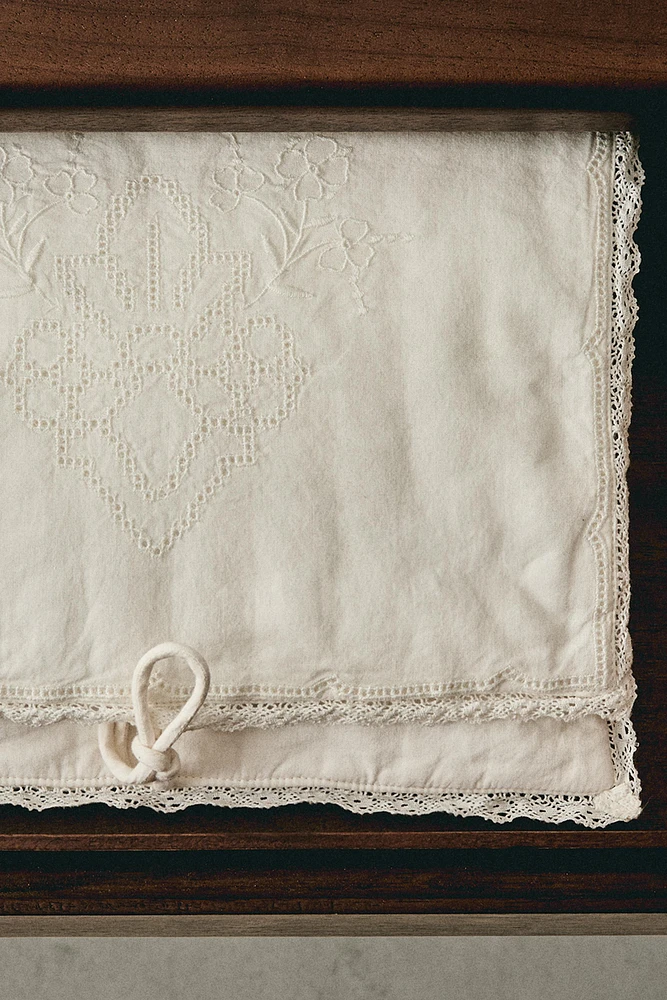 SAC TROUSSE DE TOILETTE BRODERIE