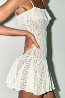 ROBE COURTE EN DENTELLE À GODETS
