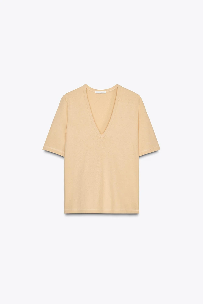 V-NECK T-SHIRT