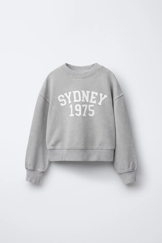 WASHED EFFECT TEXT SWEATSHIRT