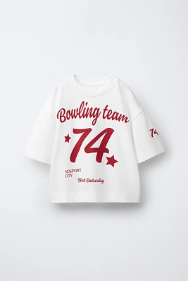 T-SHIRT À INSCRIPTION ET NUMÉRO