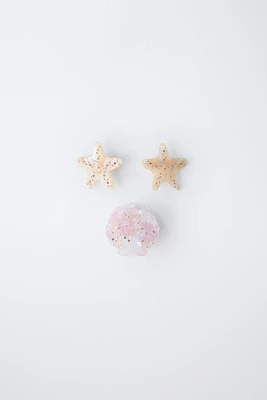 LOT DE TROIS PINCES COQUILLAGE ET ÉTOILES