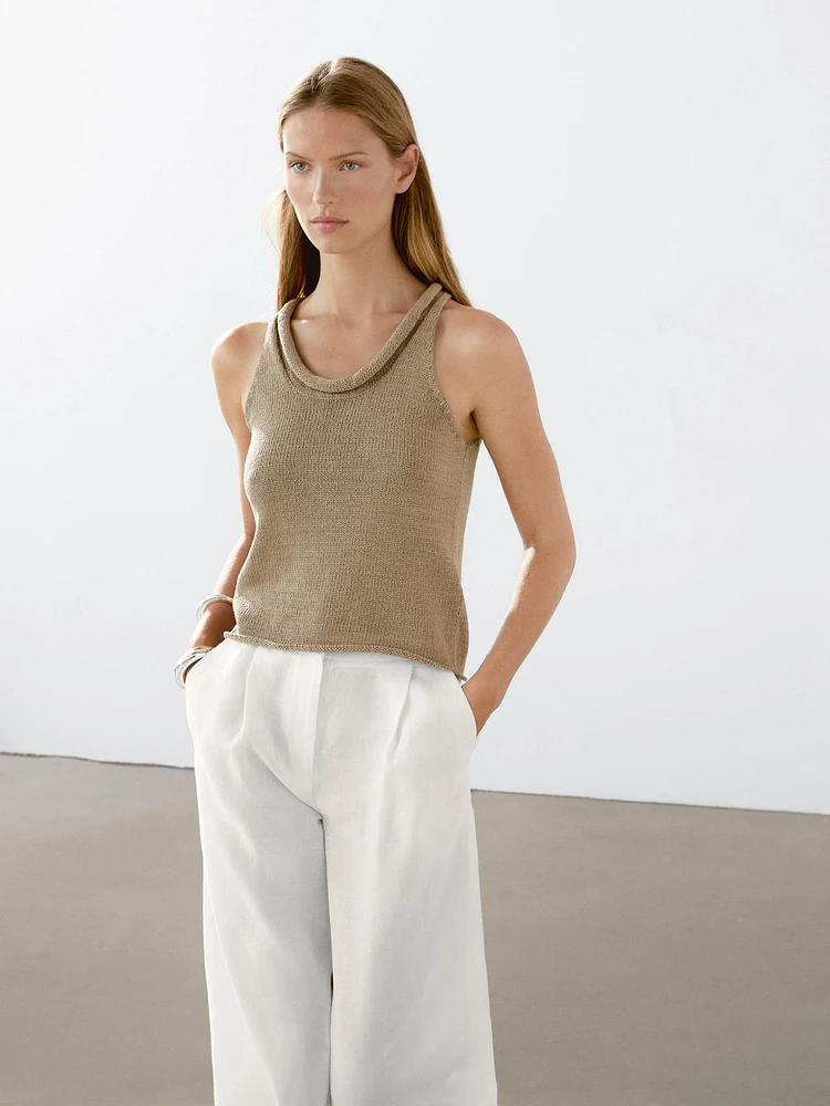 Crop top with neck detail