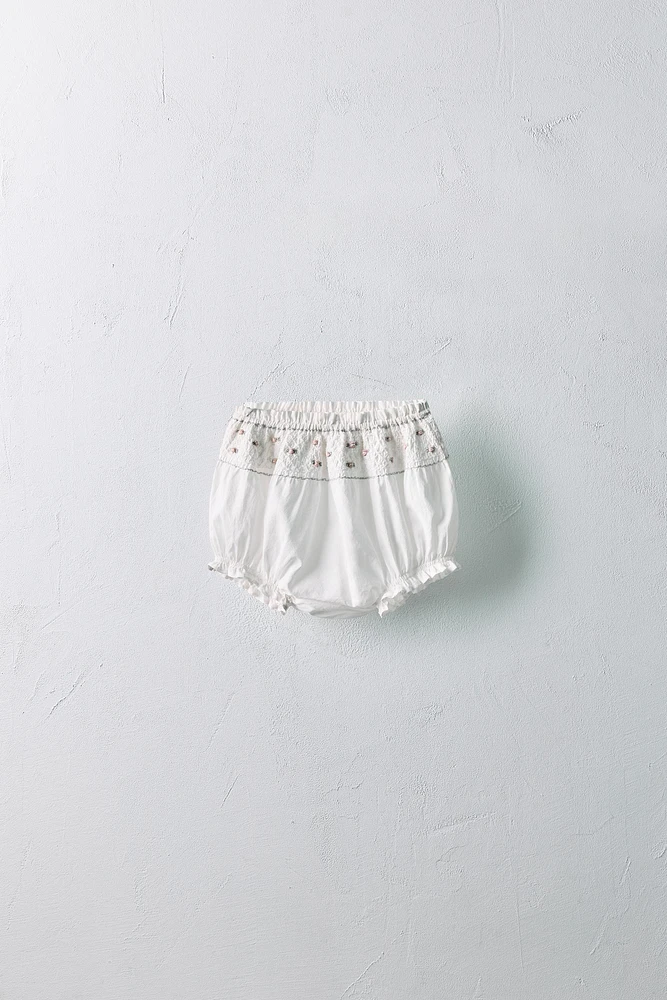 1 MONTH - 3 YEARS/ EMBROIDERED FLORAL SHIRT AND BLOOMERS SET LIMITED EDITION