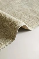 BATH TOWEL WITH CONTRAST TOPSTITCHING