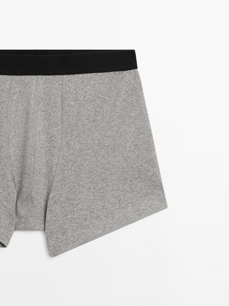 Boxer à taille noire