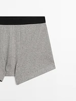 Boxer à taille noire